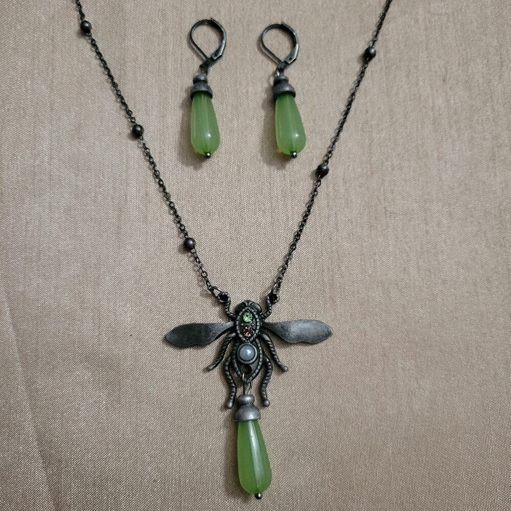 Bronze & Jade Green Tone Bumble Bee Matching Earrings & Necklace Set